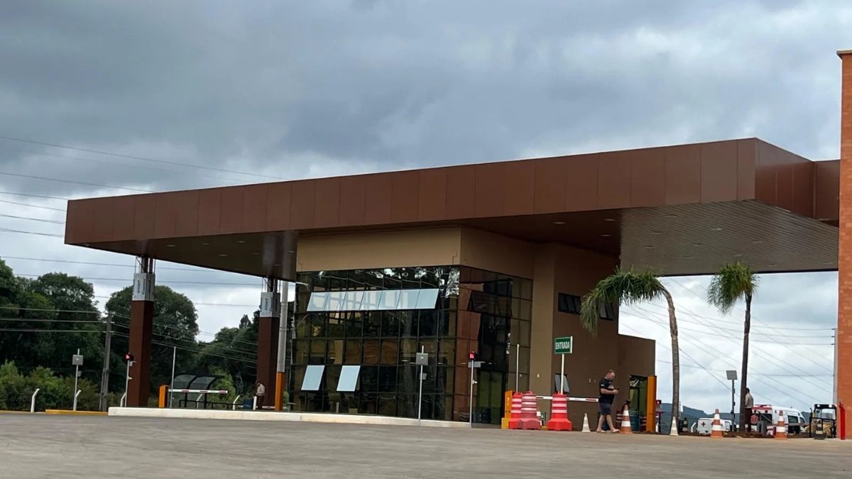 Arquitetura e Engenharia Parking Design - Garage Portaria Industrial Adami