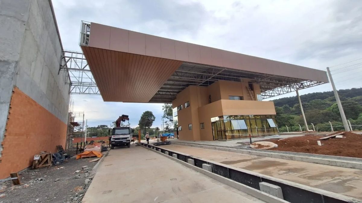 Arquitetura e Engenharia Parking Design - Garage Portaria Industrial Adami