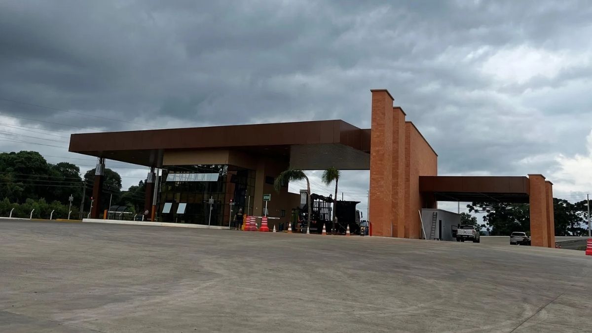 Arquitetura e Engenharia Parking Design - Garage Portaria Industrial Adami