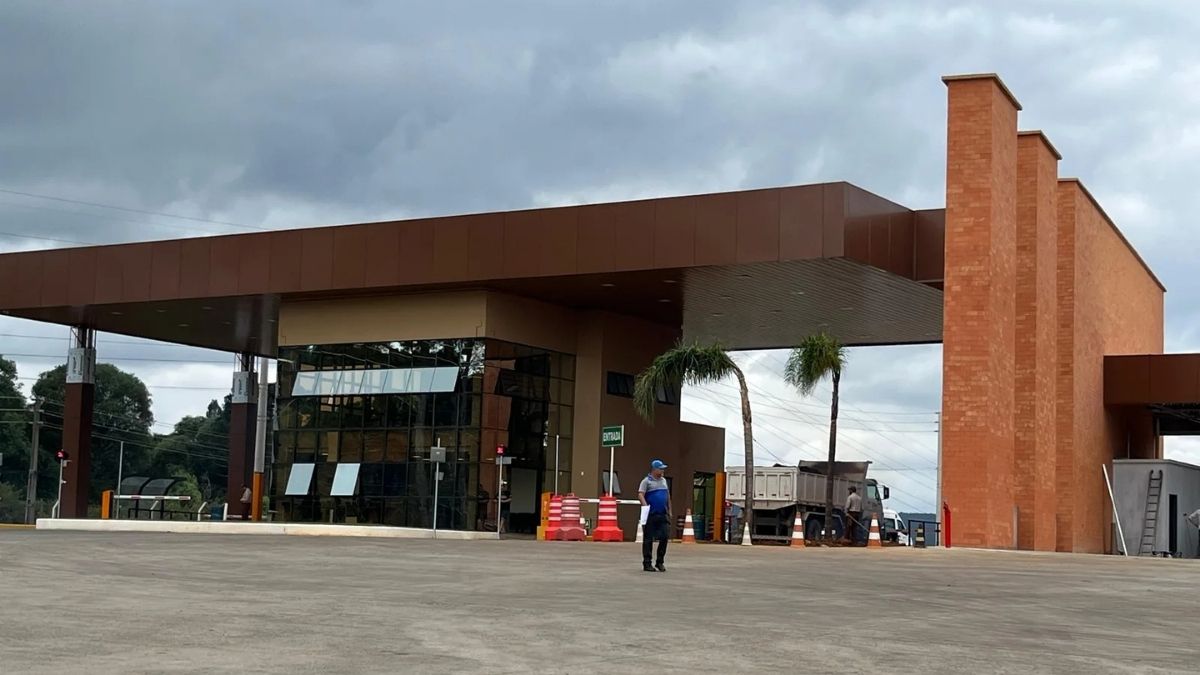 Arquitetura e Engenharia Parking Design - Garage Portaria Industrial Adami