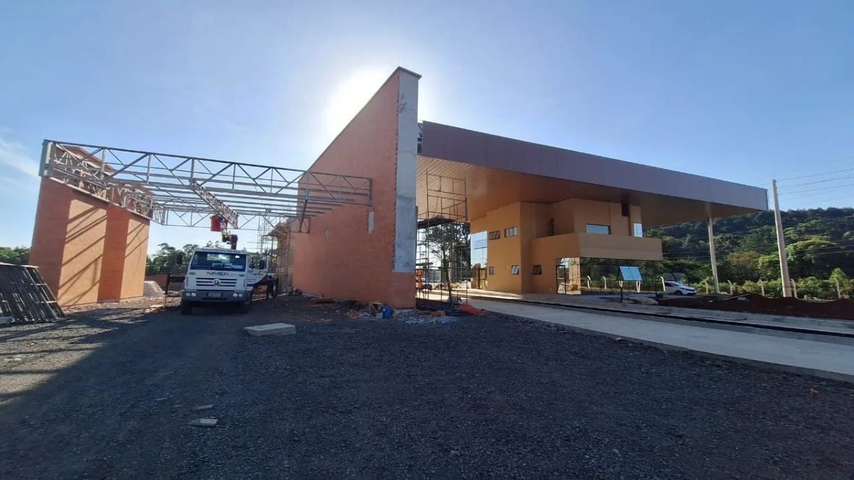 Arquitetura e Engenharia Parking Design - Garage Portaria Industrial Adami