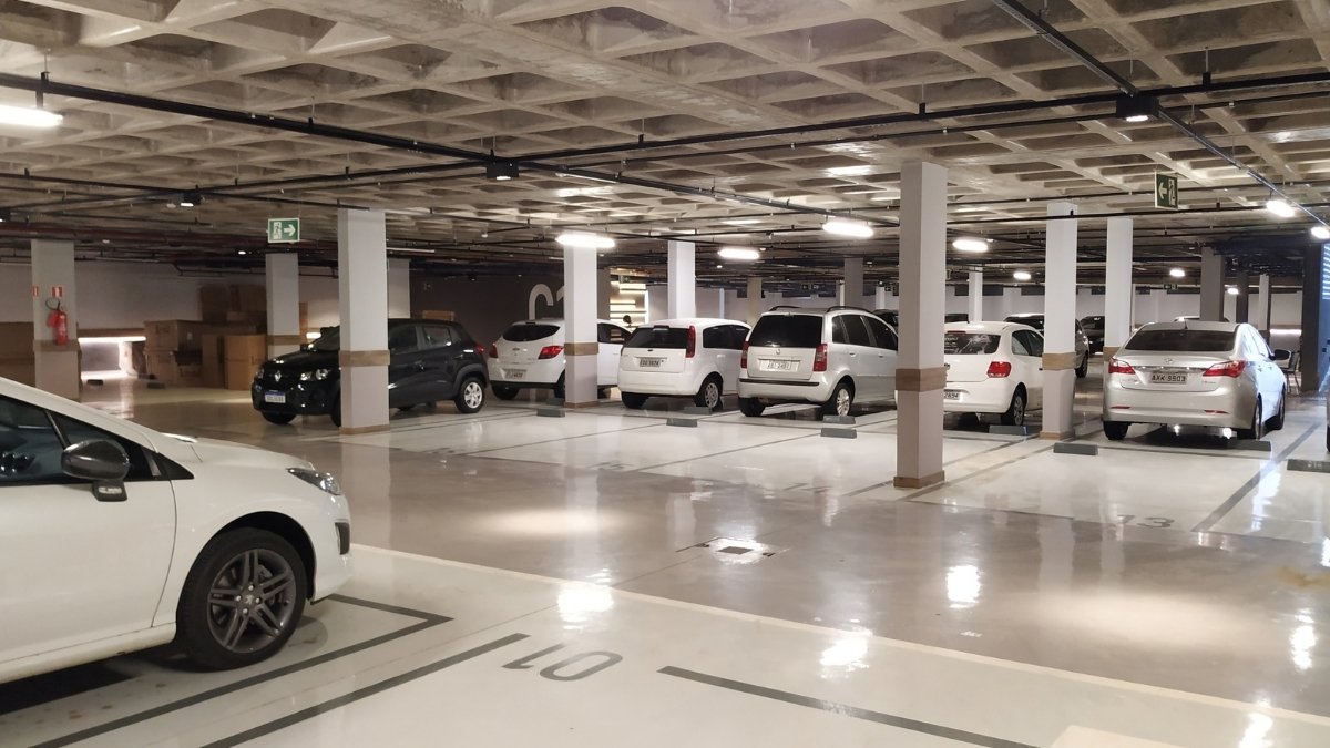 Projetos Corporativos Central de Vendas Maringá - Garage Plan Parking Design